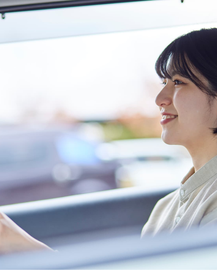 運転中の女性